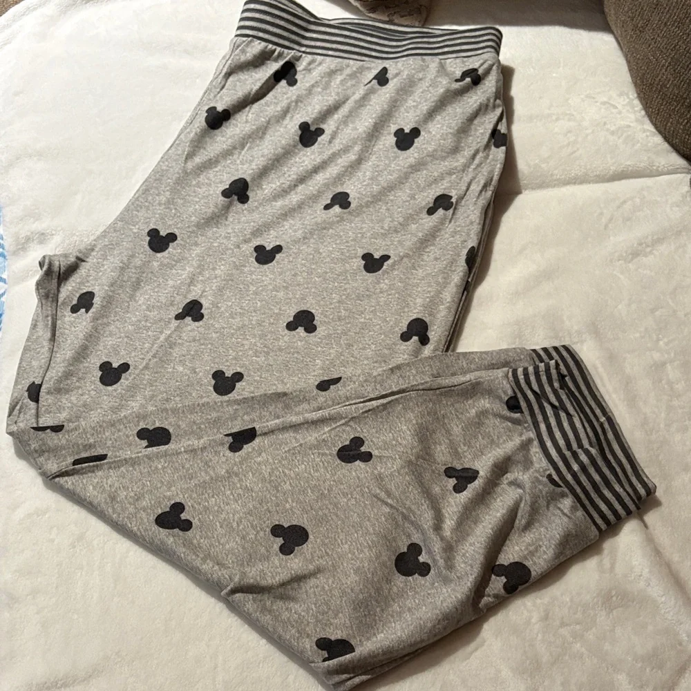 Gray Pajama Women’s Set with Black Mickey Mouse Print BNWOT 3X - Picture 5 of 8